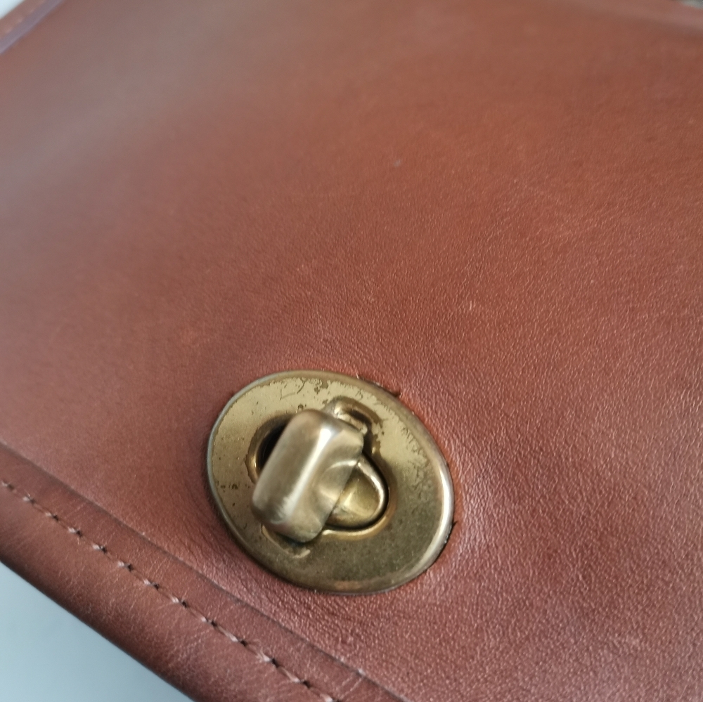 Vintage Coach # 9755Light  Brown Leather Shoulder/Crossbody Bag - Picture 7 of 13
